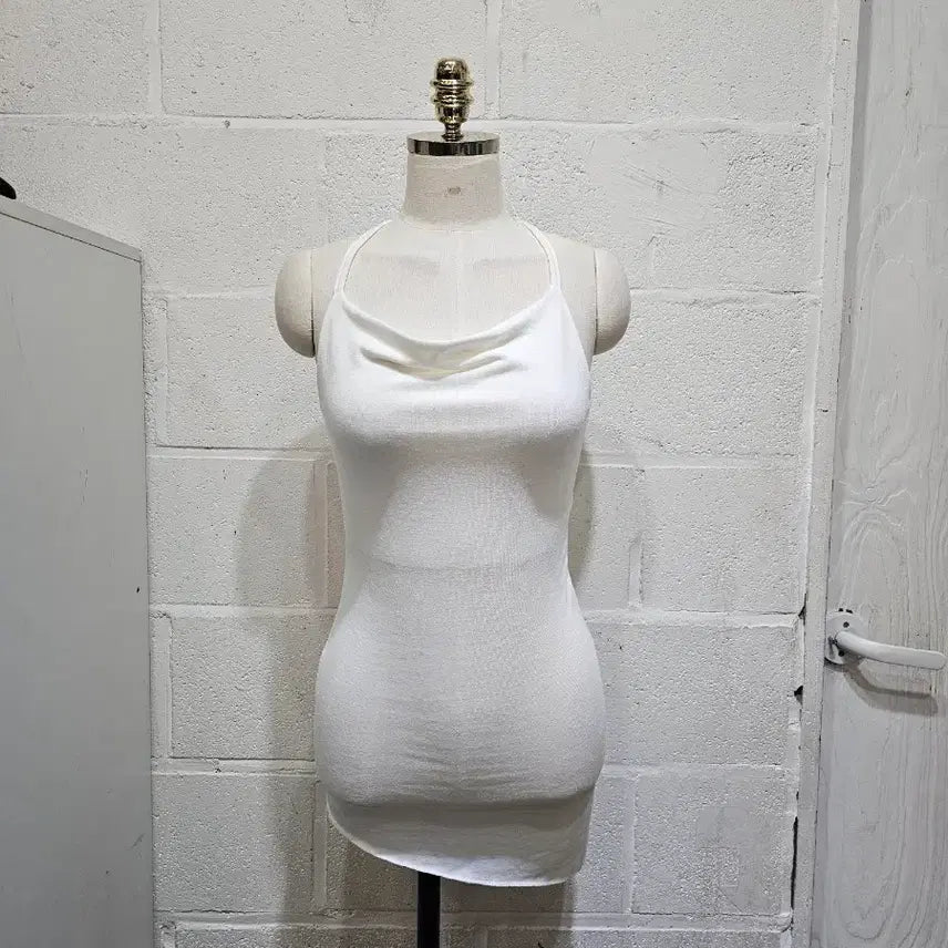 [BUNJANG] Halter Neck Sleeveless Top - Ivory / 홀더넥 가슴이중안감 밑단사선 가벼운 나시- 아이보리