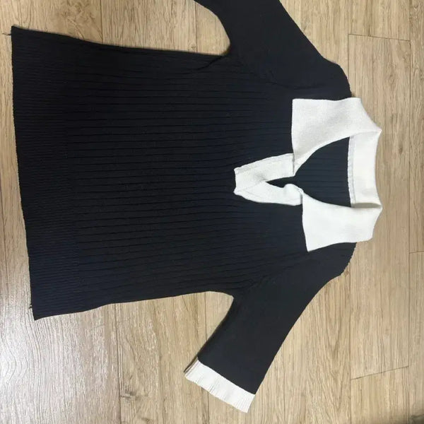 [BUNJANG] Colorblock Collar Knit Sweater / 블랙 화이트 배색 카라 니트