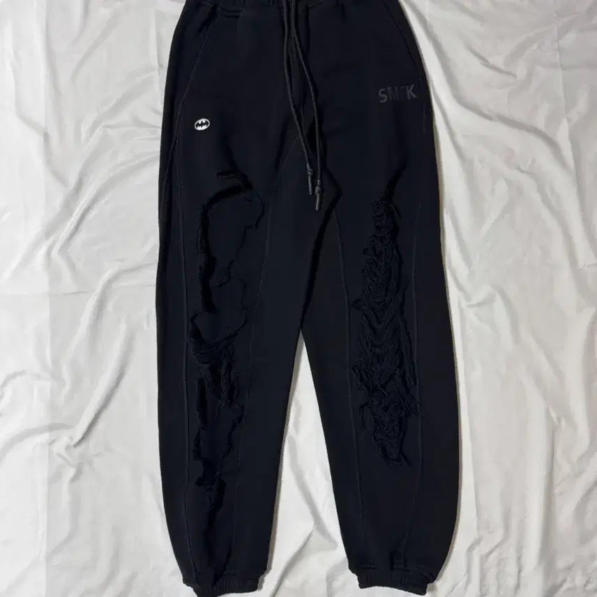[BUNJANG] SMFK x Batman Damage Jogger Pants / smfk 배트맨 콜라보 데미지 조거팬츠 팝니다