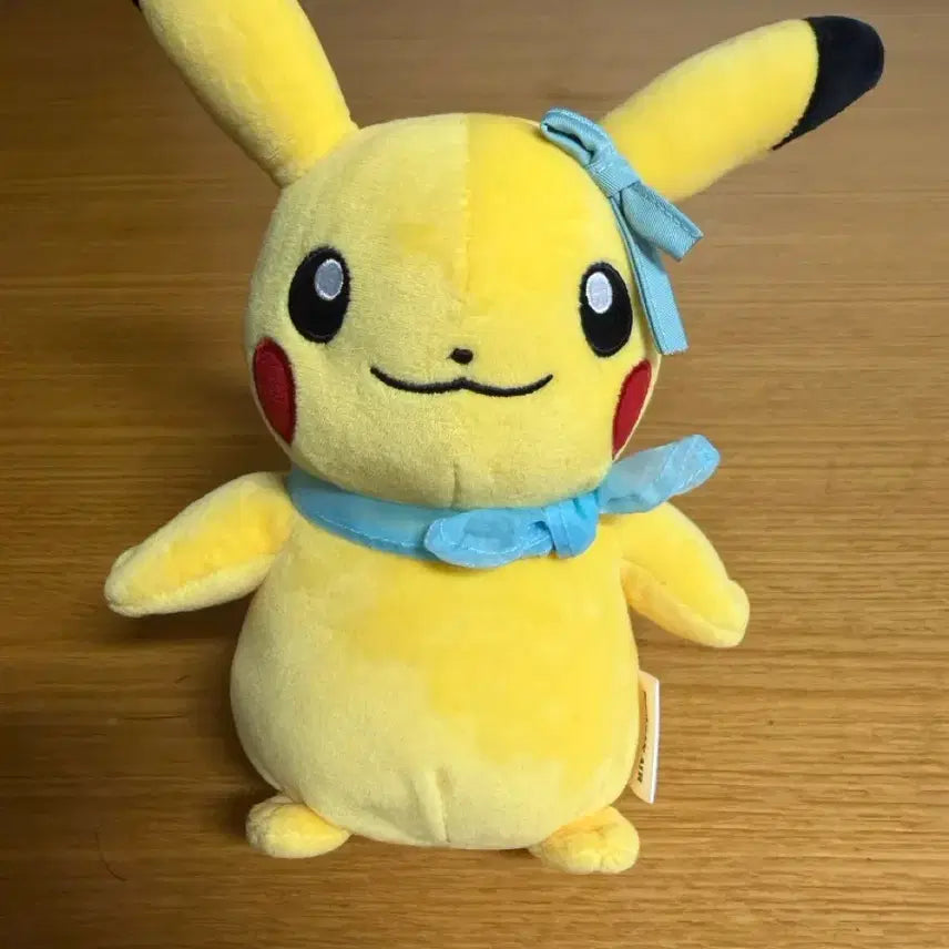 [BUNJANG] Korean Air X Pokémon Pikachu Plush (Flight Attendant Version) - Limited Edition / [한정판] 대한항공 X 포켓몬 피카츄 인형 (승무원 버전)