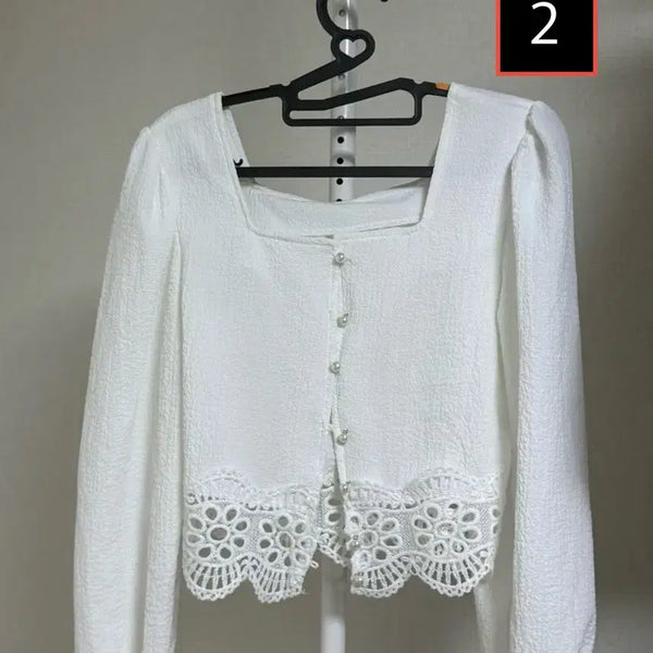 [BUNJANG] White Lace Detail Blouse with Pearl Buttons / 블라우스 장당 0.45 개인중고의류 정리
