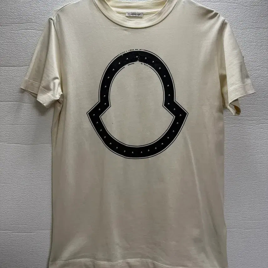 [BUNJANG] Moncler Stud Logo Print Patch T-Shirt Citron SS22 / 몽클레르 스터드 로고 프린트 패치 티셔츠 시트론 - 22SS