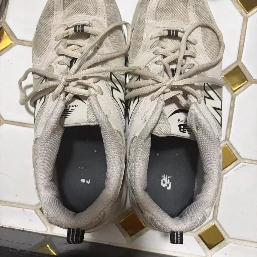 [BUNJANG] New Balance 530 Beige Sneakers (260) / 뉴발란스 530 베이지 260