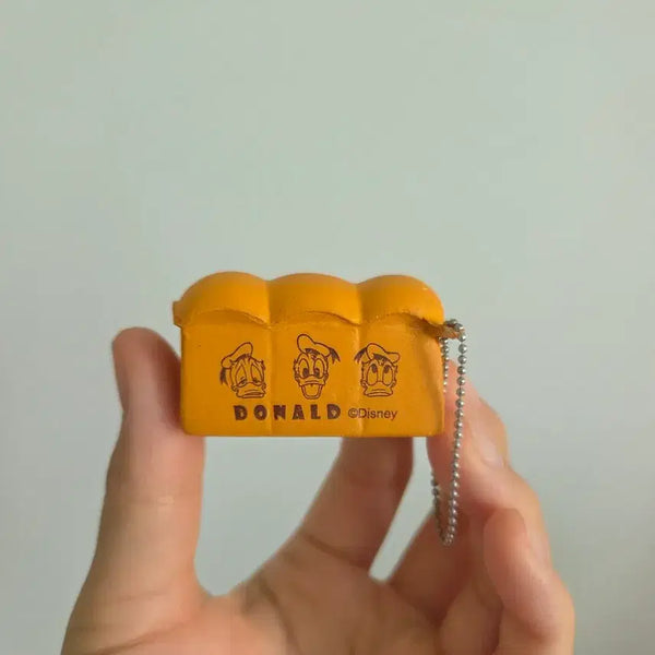 [BUNJANG] Disney Donald Duck Bread Squeeze Keychain / 디즈니 도날드 덕 식빵 스퀴시 키링 판매합니다