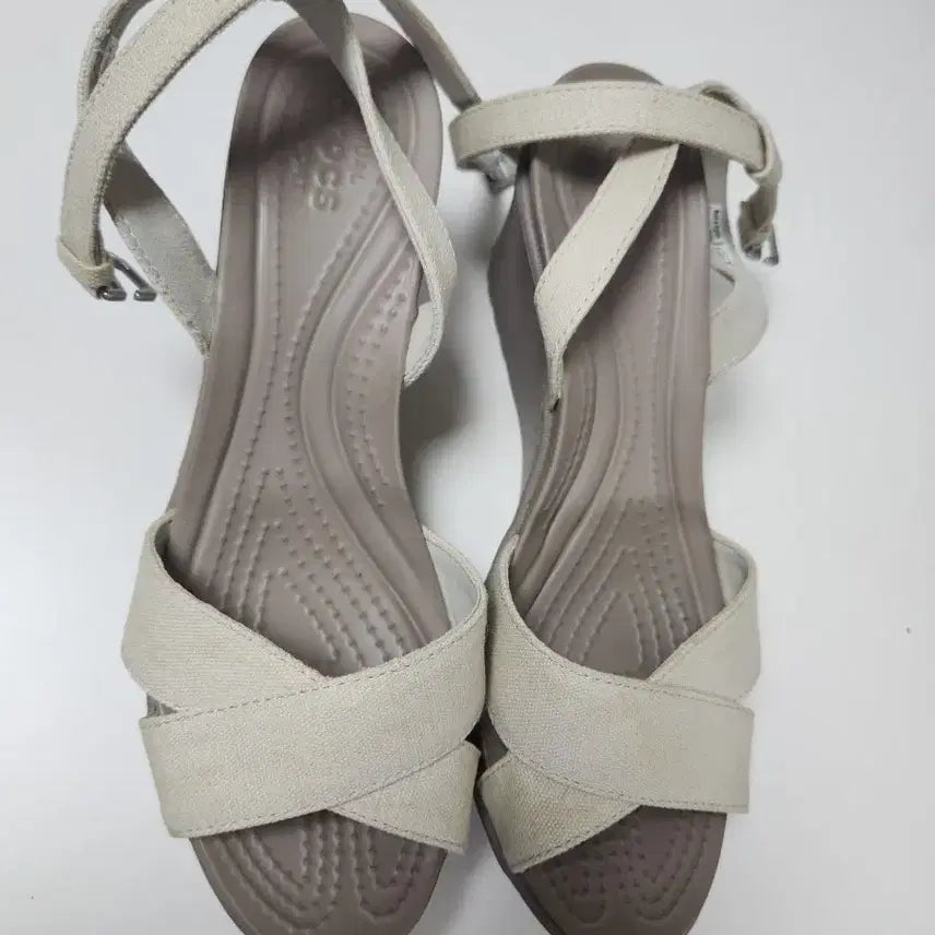 [BUNJANG] Crocs X-Strap Wedge Sandals Beige 245 New / 크록스 엑스웨지 샌들 베이지  245 새상품