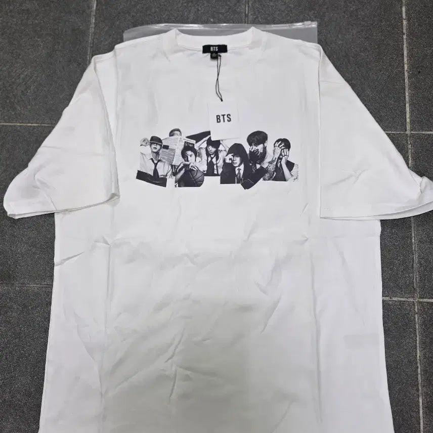 [BUNJANG] BTS Arirang Official Merchandise White T-Shirt / BTS의 '아리랑' 공식 굿즈인 화이트 반팔 티셔츠(M)(L)(XL)