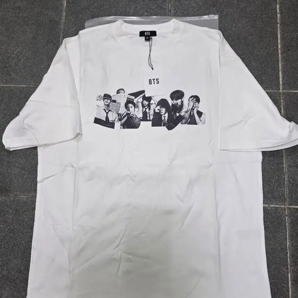 [BUNJANG] BTS Arirang Official Merchandise White T-Shirt / BTS의 '아리랑' 공식 굿즈인 화이트 반팔 티셔츠(M)(L)(XL)