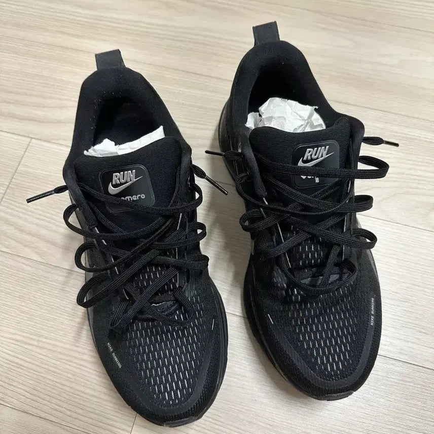 [BUNJANG] Vomero 18 All Black Running Shoes (270mm) / 보메로18 올검 270