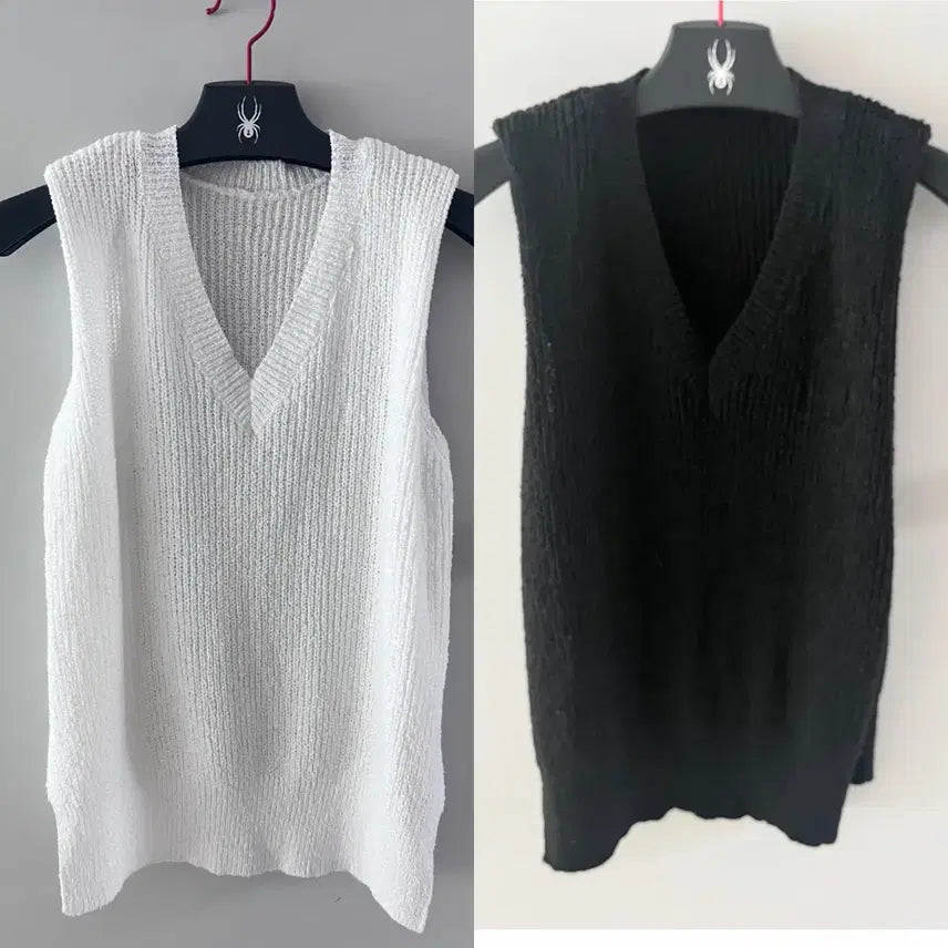 [BUNJANG] Deep V-Neck Knit Sleeveless Top (White/Black) / 딥브이넥 니트 나시 (화이트/블랙)