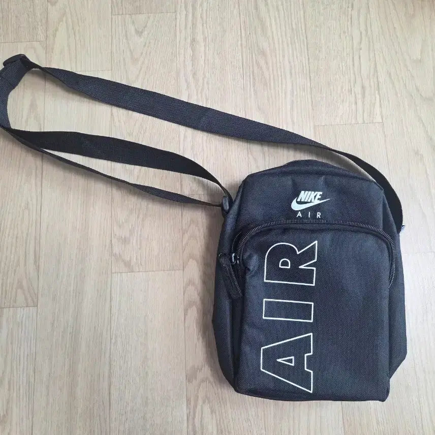 [BUNJANG] Nike Air Small Crossbody Bag Black / 나이키 에어 스몰 크로스백 검정