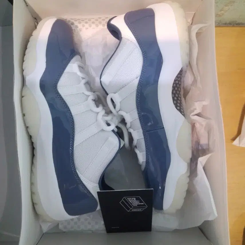 [BUNJANG] Jordan 11 Retro Low Diffused Blue Size 275 / 조던 11 레트로 로우 디퓨즈드 블루 275 사이즈