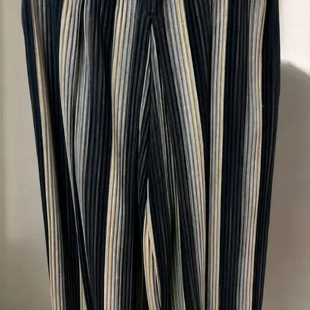[BUNJANG] Homme Plissé Monthly Stripe Hakamata Pants Size 2 / [2] 옴므플리세 먼슬리 스트라이프 하카마 팬츠