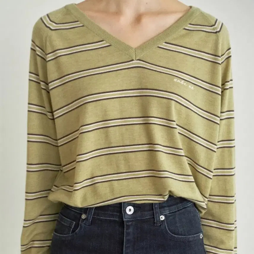 [BUNJANG] O.V.Y Women's V-Neck Stripe Knit / 오브유이 여성 브이넥 스트라이프 니트