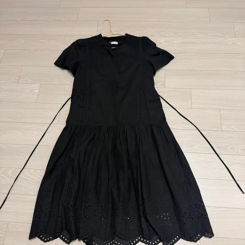 [BUNJANG] SJSJ Eyelet Punch Cotton Dress / SJSJ 아일렛 펀칭 면 원피스