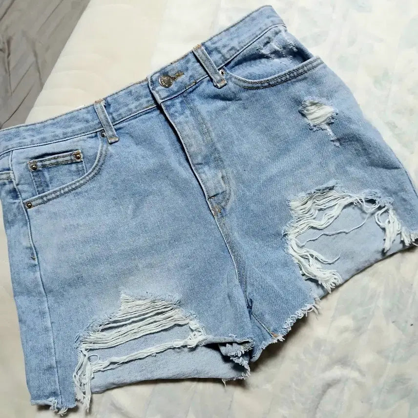 [BUNJANG] Y2K Distressed Denim Hot Pants / Y2K데미지데님핫팬츠