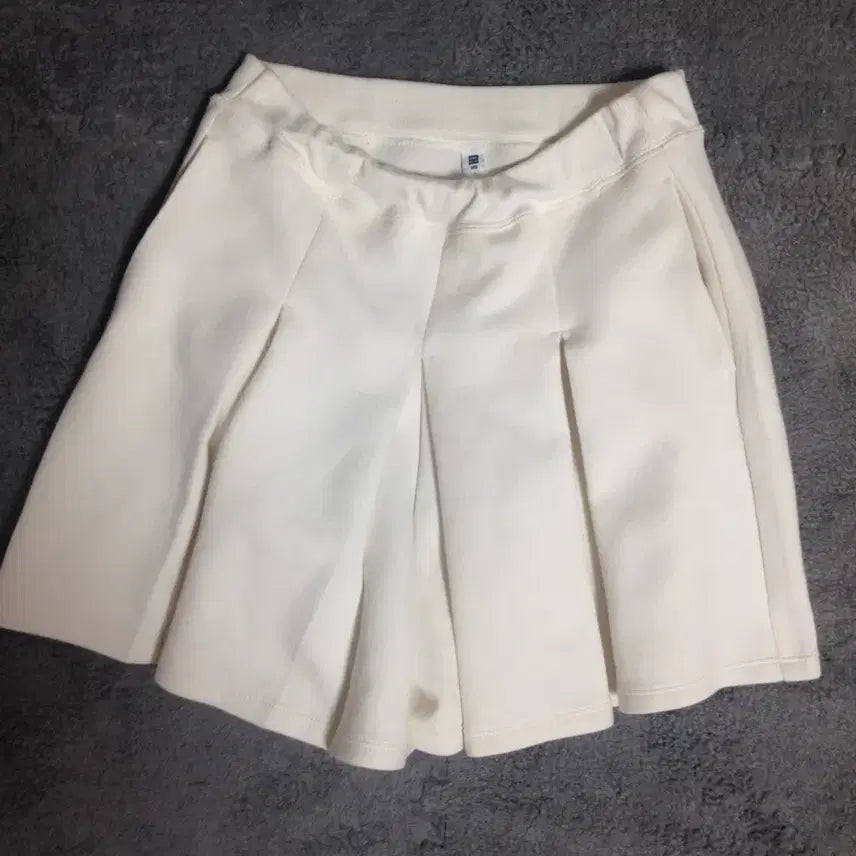 [BUNJANG] Uniqlo White Ivory Mori Girl Daily Shorts / 일본유니클로 화이트아이보리 데일리 모리걸 반바지