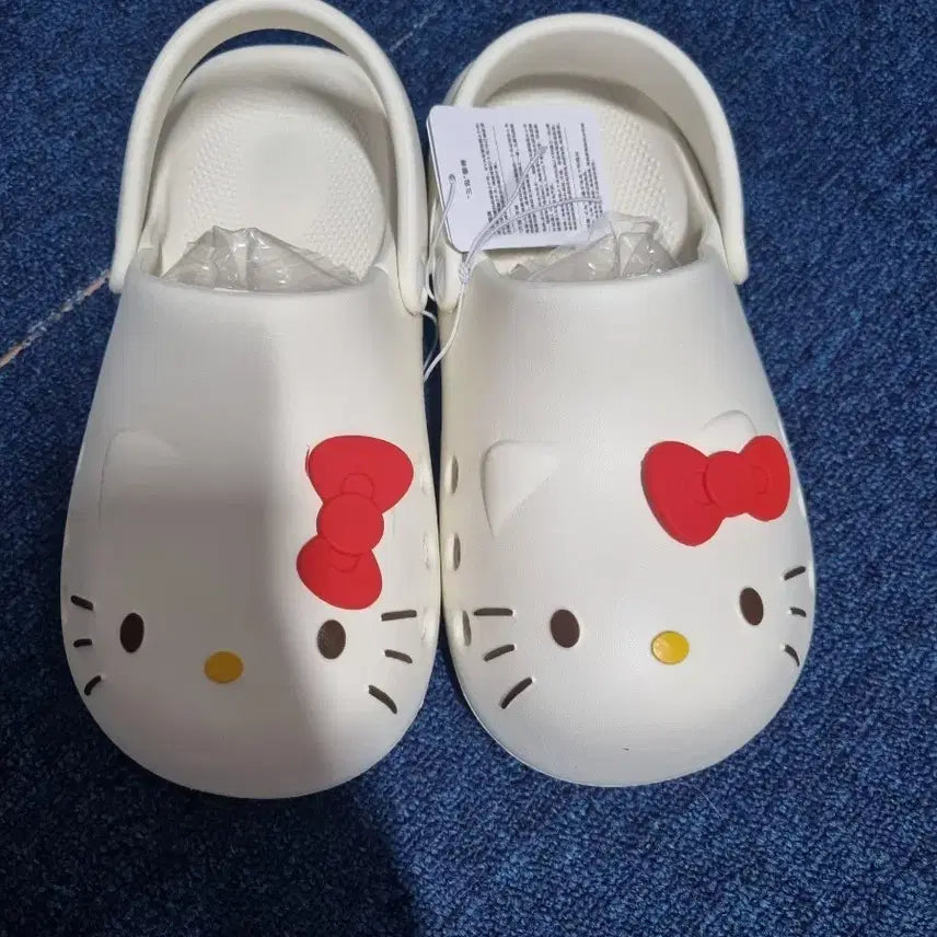 [BUNJANG] Sanrio Hello Kitty Crocs Sandals White Pink Size 250 / 산리오 헬로키티 크록스 250