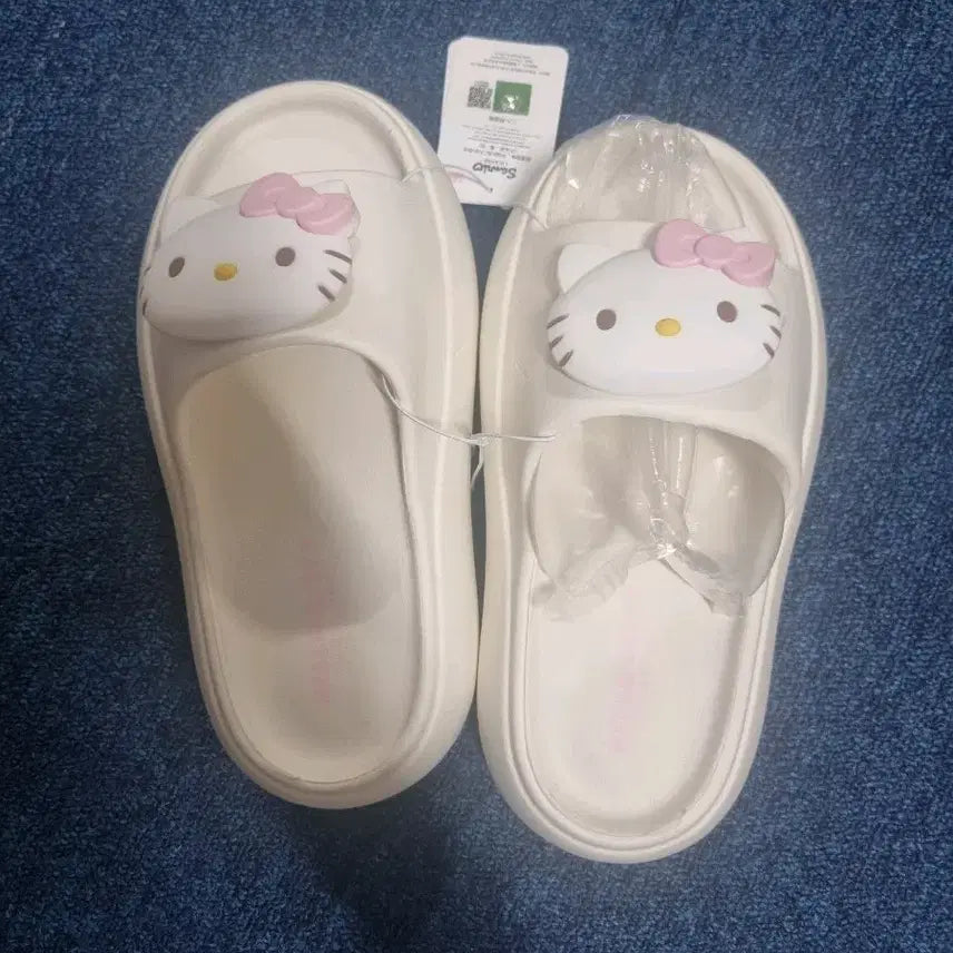 [BUNJANG] Sanrio Hello Kitty Slippers - White / 산리오 헬로키티 슬리퍼 화이트