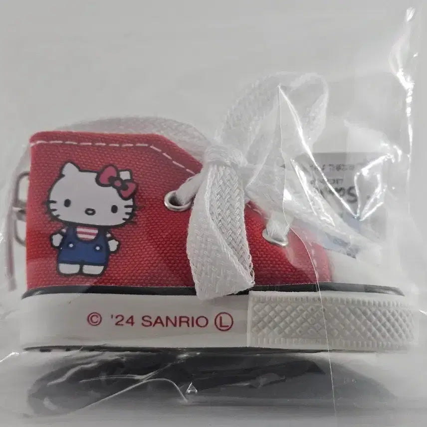 [BUNJANG] Sanrio Hello Kitty Sneaker Charm / 산리오 헬로키티 스니커즈 키링