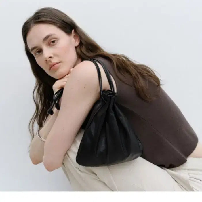 [BUNJANG] Letaudouce Pouch Bag Black / 르에떼 두스 파우치백 블랙