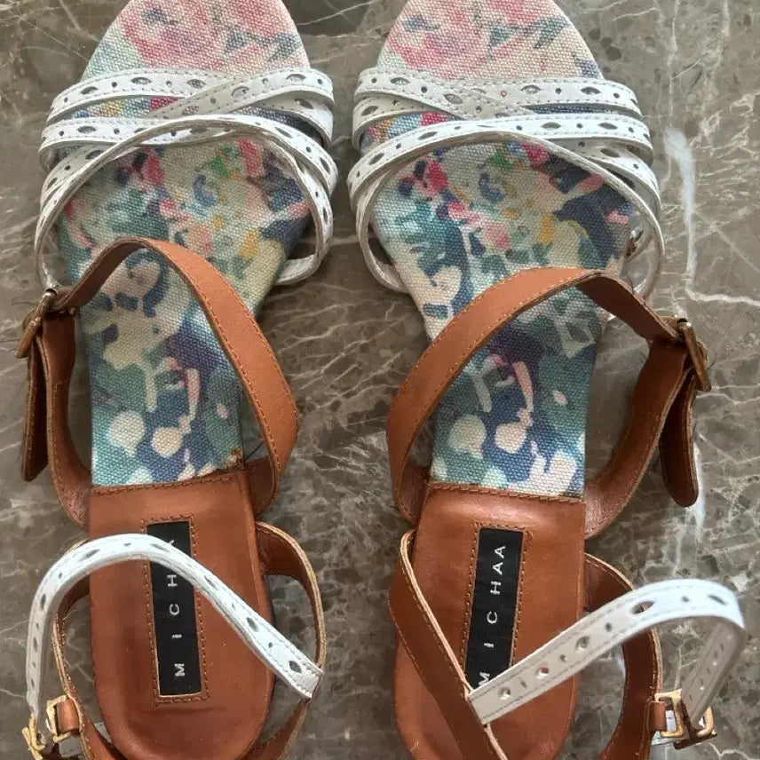 [BUNJANG] Misha Floral Pattern Sandals - Brown/White / 미샤 샌들 플로럴 패턴 브라운/화이트 새상품