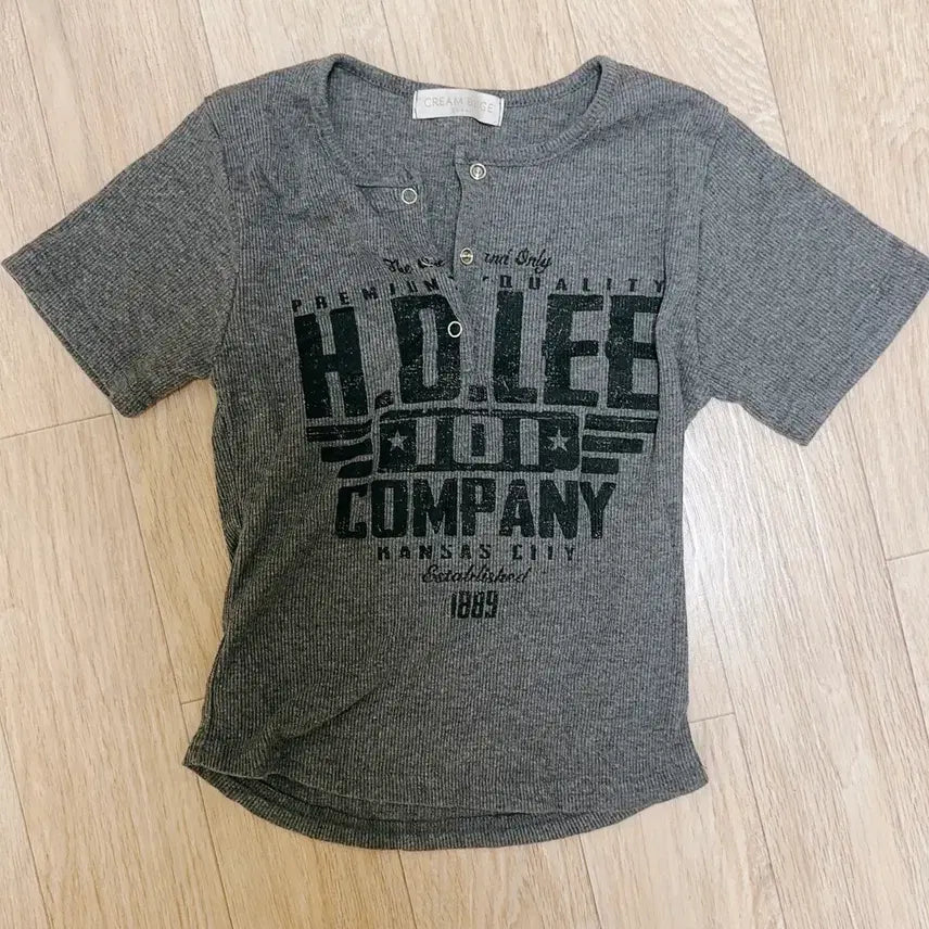 [BUNJANG] Newpin Ribbed Snap Short-Sleeve T-Shirt Charcoal / 에이블리 뉴핀 골지 스냅 반팔티 차콜