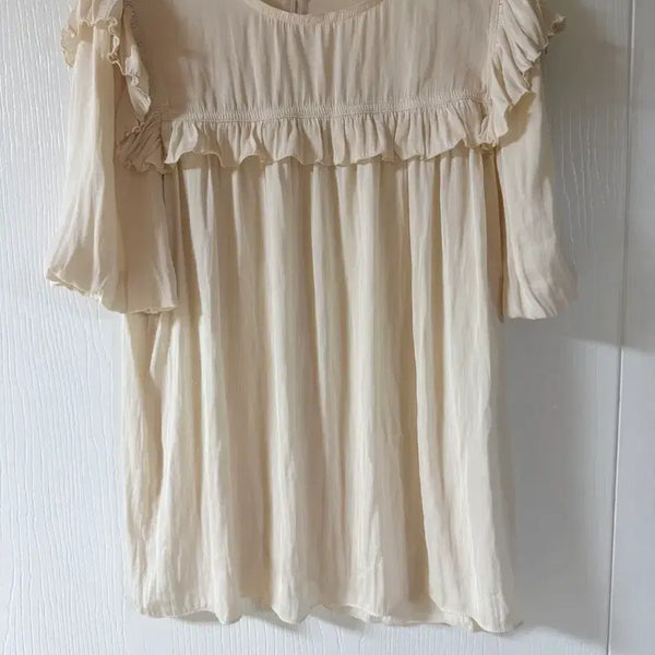 [BUNJANG] More Product Frill Blouse / 모어프로덕트 프릴 블라우스