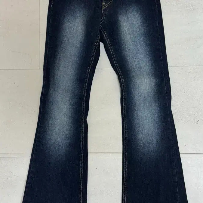 [BUNJANG] Bootcut Jeans / 부츠컷 청바지