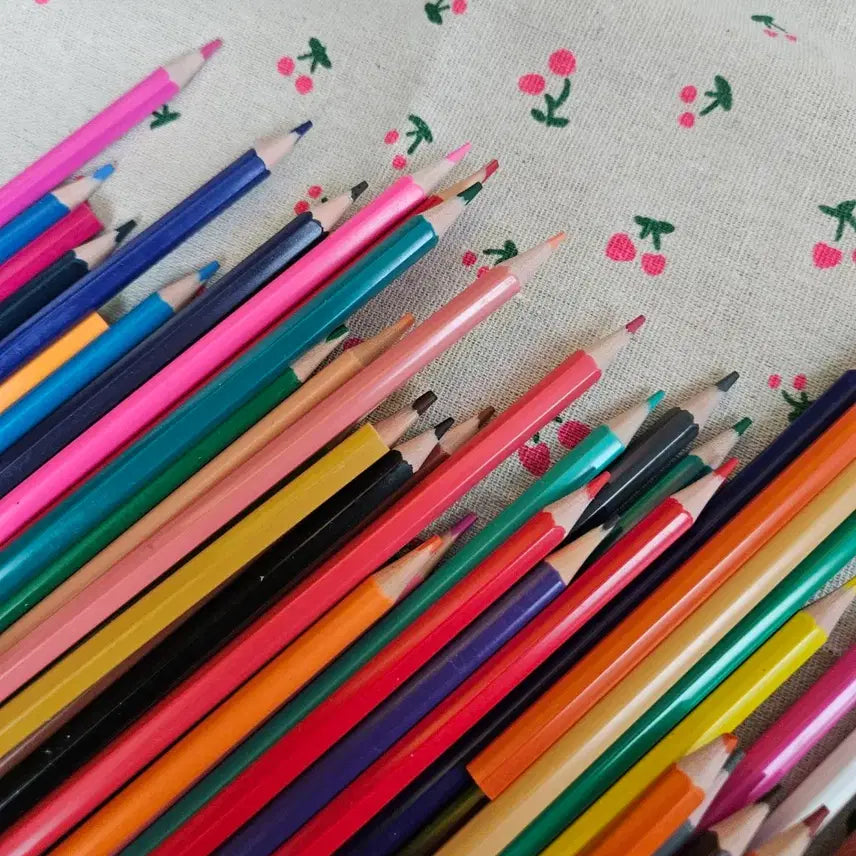 [BUNJANG] Colored Pencils Set (Approx. 95 count) / 색연필 새상품