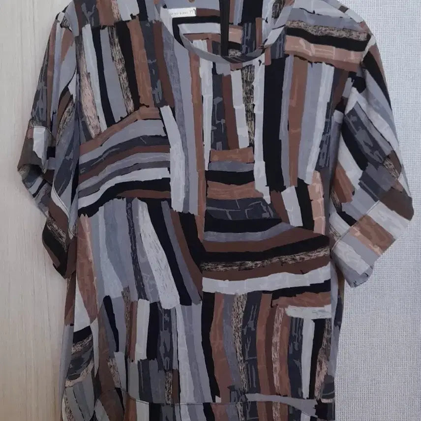 [BUNJANG] Round Pattern Cool Top - Size 77 / 라운드 무늬 쿨 상의