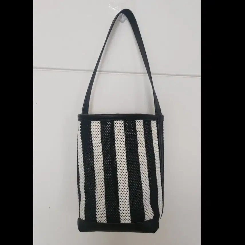 [BUNJANG] Striped Mesh Shoulder Bag / 스트라이프 메쉬 숄더백 망사가방