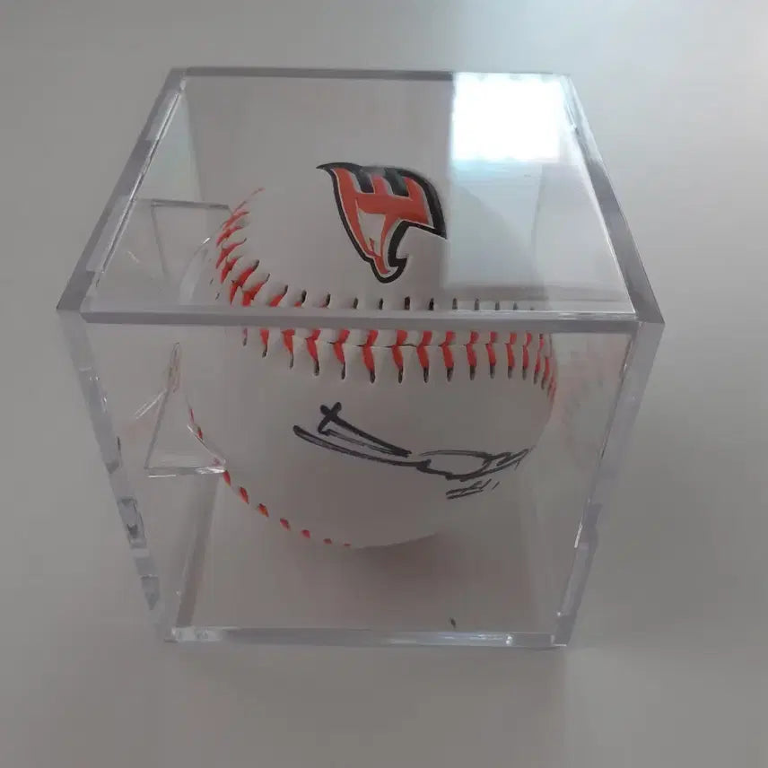 [BUNJANG] Hanwha Eagles Moon Dong-ju Autographed Baseball with Case / 한화이글스 문동주 싸인볼 야구공 (케이스 포함)