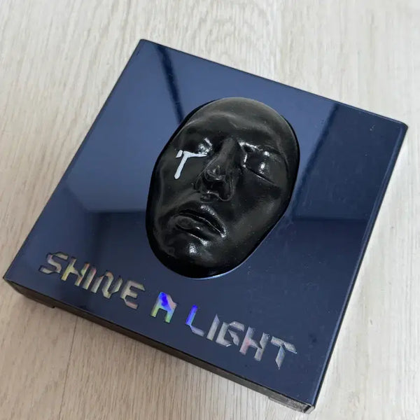 [BUNJANG] G-Dragon SHINE A LIGHT DVD & Photobook / GD - SHINE A LIGHT 판매합니다