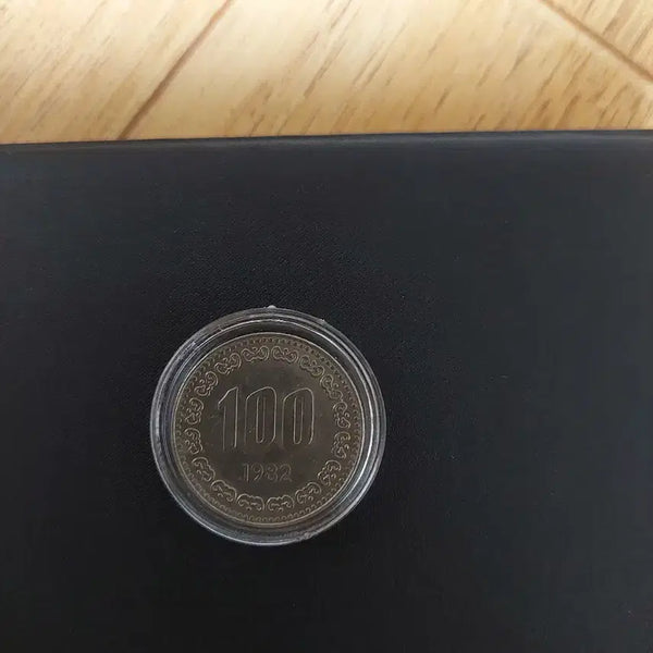 [BUNJANG] 1982 100 Won Coin & 1983 500 Won Coin Set / 미사용급)100원 1982년 500원 1983년 동전