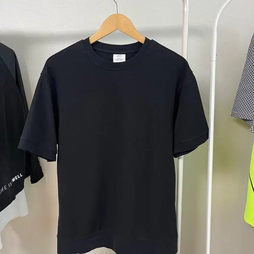 [BUNJANG] MNG Black Plain Half-Sleeve T-Shirt Men's Medium / MNG 블랙 무지 반팔티 남성 M 도톰원단