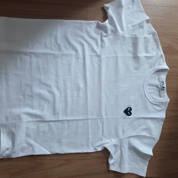 [BUNJANG] Comme des Garçons Black Heart Patch T-Shirt (New) / 꼼데 검정 와펜 반팔 팝니다(새상품)
