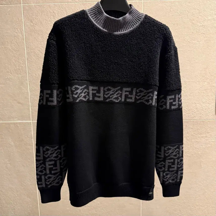 [BUNJANG] Fendi Logo Shearling Knit Size 52 / 펜디 로고 시어링 니트 [정품, 52]