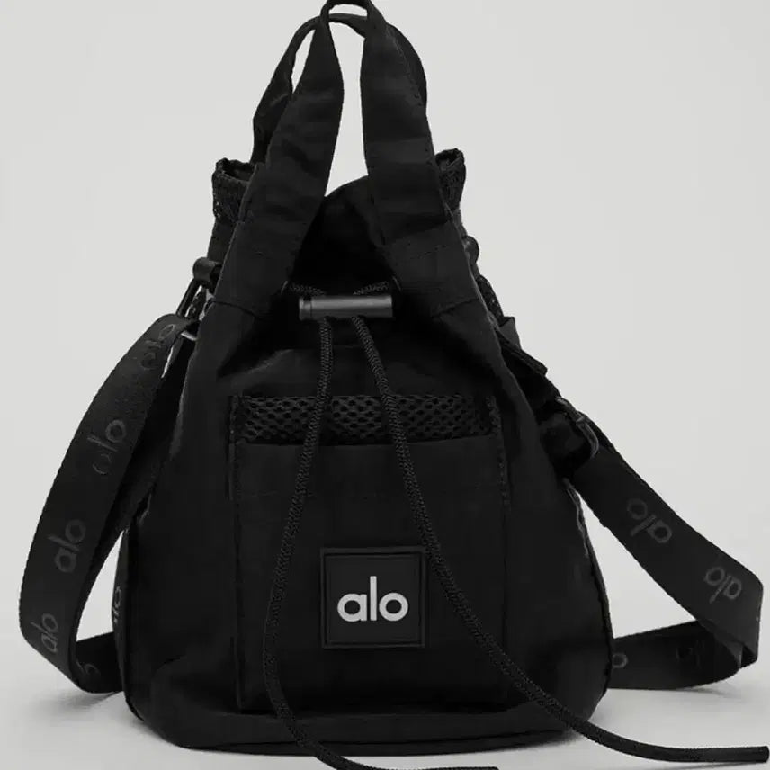 [BUNJANG] Alo Square Logo Bucket Bag Black / 알로 스퀘어 로고 버킷 백 블랙 alo