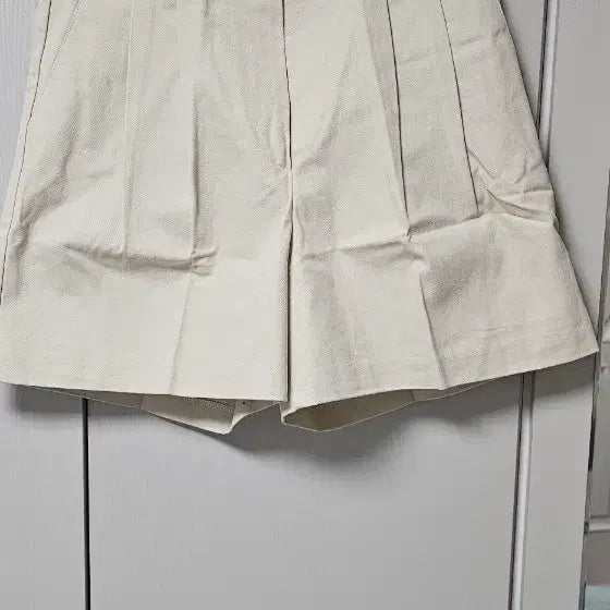 [BUNJANG] Beige Pintuck Shorts / 베이지색 핀턱 반바지