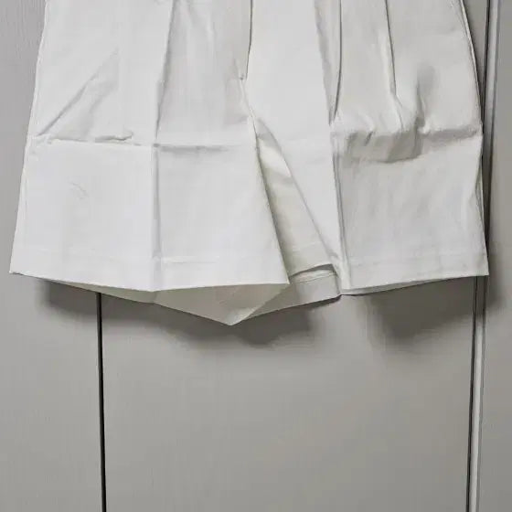 [BUNJANG] White Pintuck Shorts / 화이트 핀턱 숏팬츠