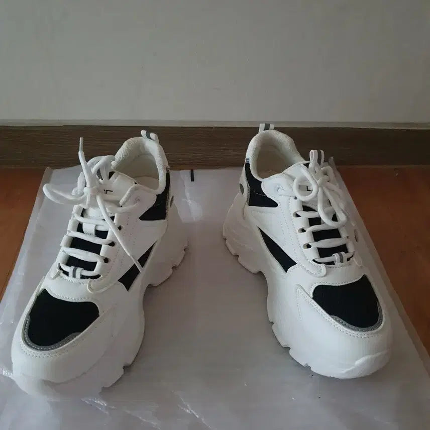 [BUNJANG] White and Black Platform Sneakers / 화이트 블랙 스니커즈 키높이 운동화 판매합니다 ^^