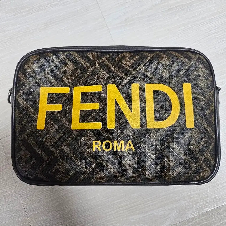 [BUNJANG] Fendi FF Camera Crossbody Bag / 펜디 FF 카메라 크로스백