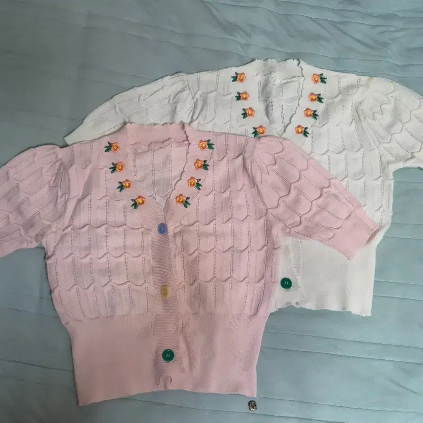 [BUNJANG] Embroidered Short Sleeve Knit Set - Pink & White / 자수 핑크 / 화이트 반팔니트