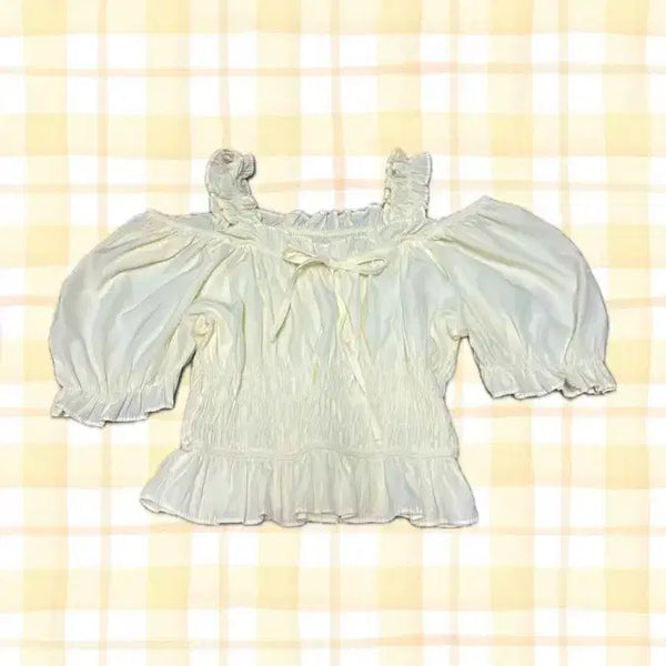 [BUNJANG] Off-Shoulder Frill Short-Sleeve Blouse / 바닐라깔 반팔 오프숄더 프릴 블라우스 모리걸 러블리 에겐녀