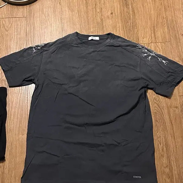 [BUNJANG] IGNOTA Charcoal Short Sleeve T-Shirt (L) / 이그노타 IGNOTA  charcoal L 사이즈 반팔티