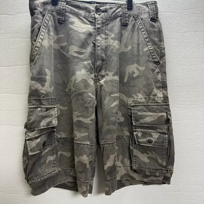 [BUNJANG] Levi's Workwear Camo Cargo Half Pants / 리바이스 워크웨어 카모 카고 하프 팬츠 반바지 (31)