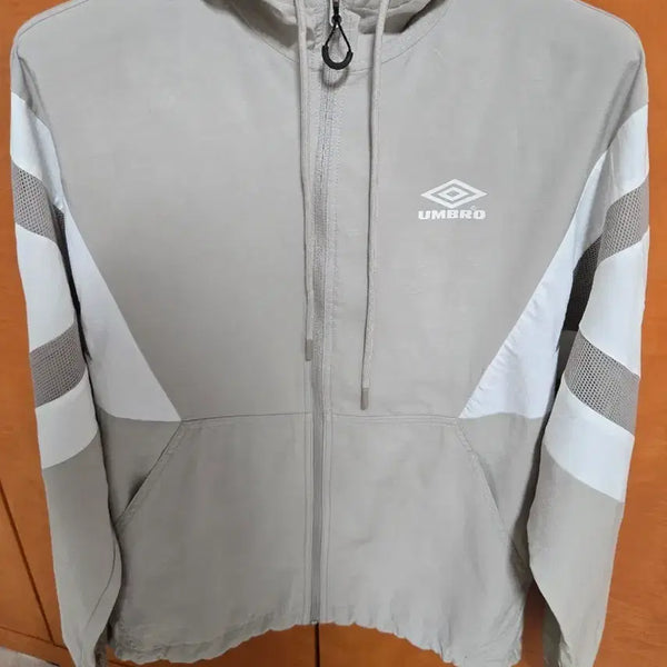 [BUNJANG] Umbro Windbreaker Jacket Beige / 엄브로 바람막이 점퍼 베이지 팝니다.