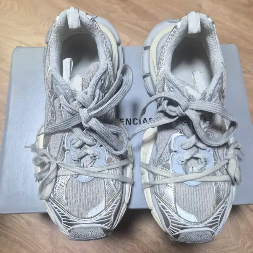[BUNJANG] Balenciaga 3XL Eggshell / (44) 발렌시아가 3xl 에그쉘