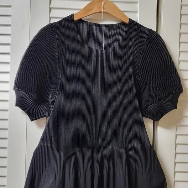 [BUNJANG] Pleated Puff Sleeve Black Long Dress / 플리츠 퍼프소매 블랙 롱 원피스