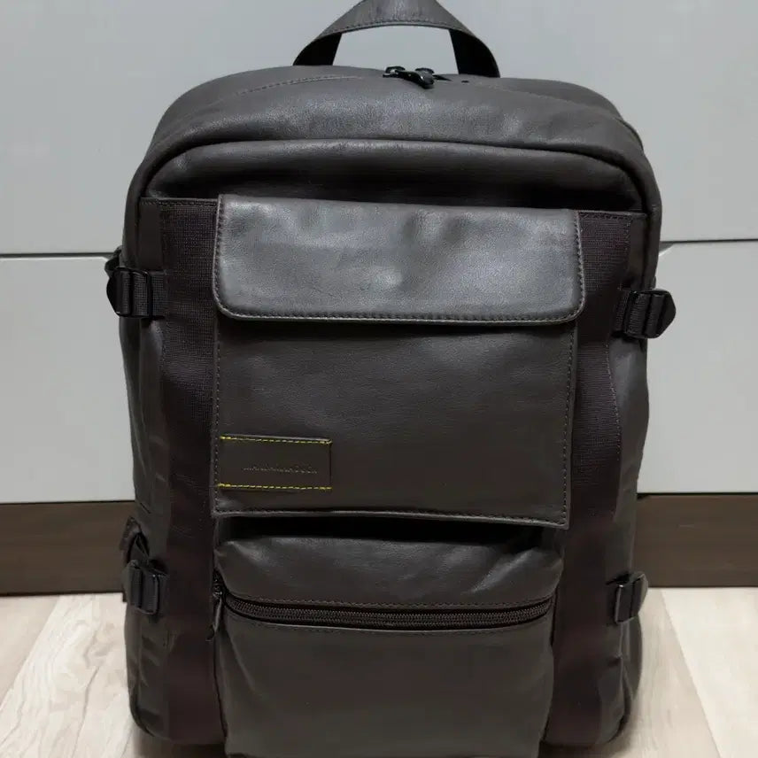 [BUNJANG] Mandarina Duck Premium Leather Backpack / 만다리나덕 오리지널 MD 프리미엄 가죽 백팩